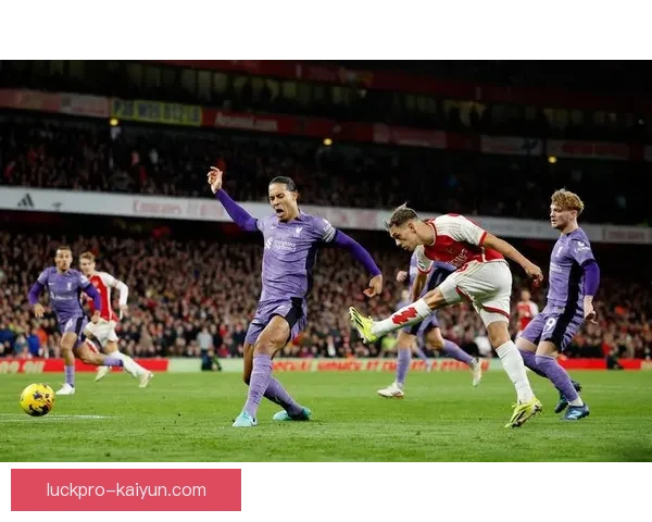 英超阿森纳球迷抗议活动持续发酵，球队状态引发关注